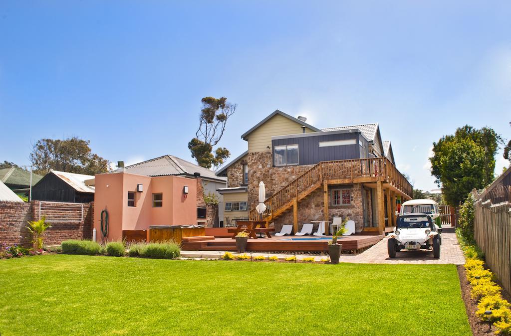 Funky Town Hotel Jeffreys Bay Exterior photo