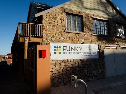 Funky Town Hotel Jeffreys Bay Exterior photo